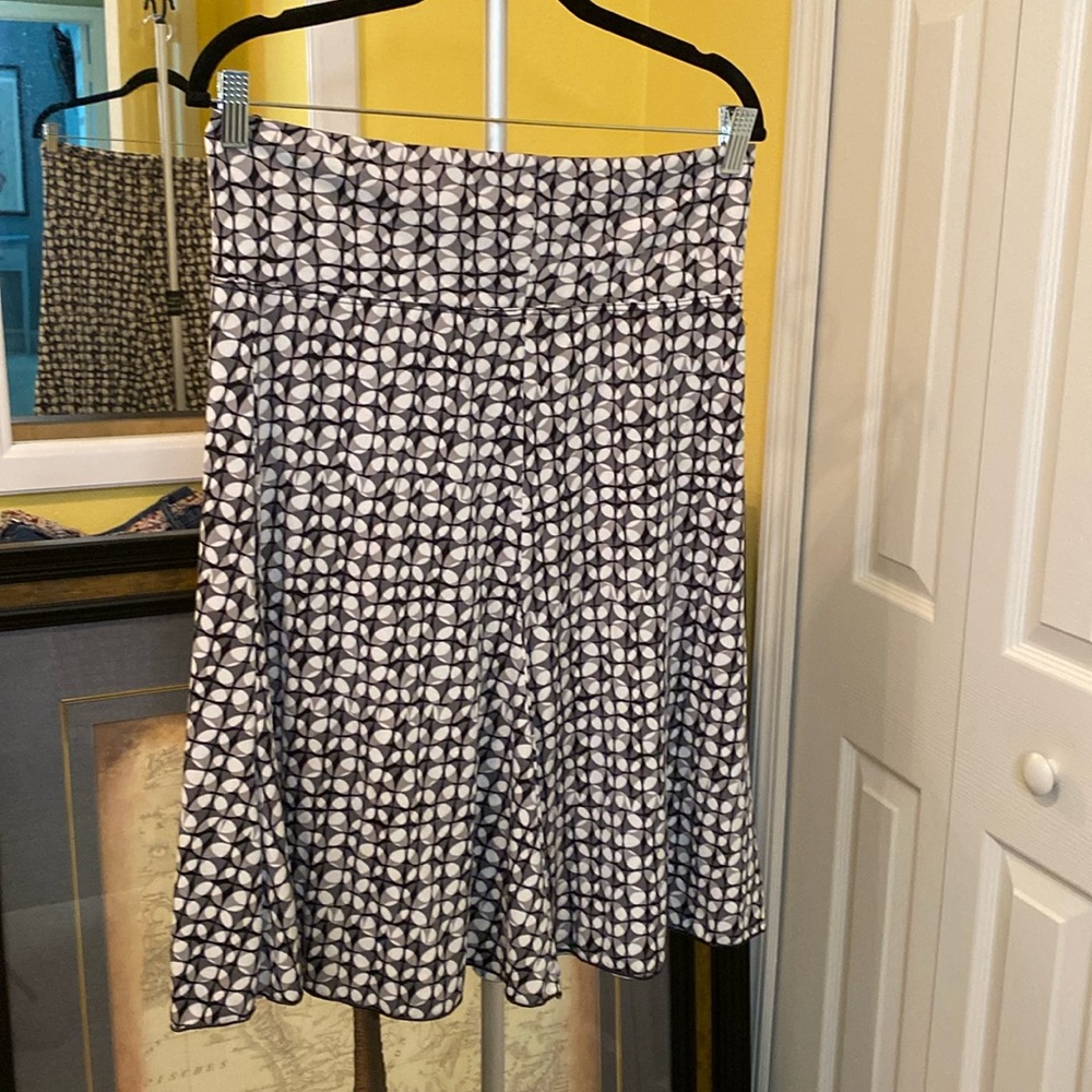 Max Studio Short Whispy Skirt Size M